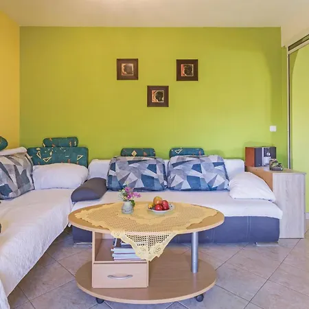 Amazing In Betiga With Kitchen Holiday home Barbariga